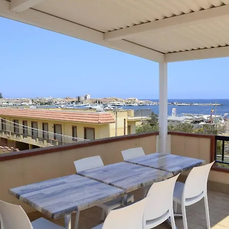 First Floor Lido House With Terrace For Exclusive Use Apartment *