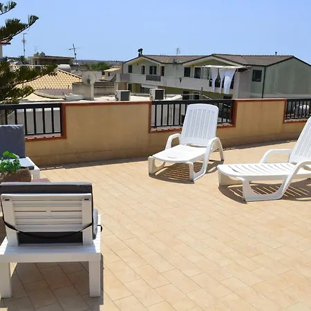Apartment First Floor Lido House With Terrace For Exclusive Use *